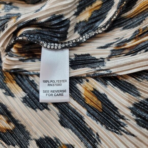 Cato Est. 1946 Cheetah Accordian Crinkle Pleat V-neck Longsleeve Blouse Size XS - Picture 8 of 11